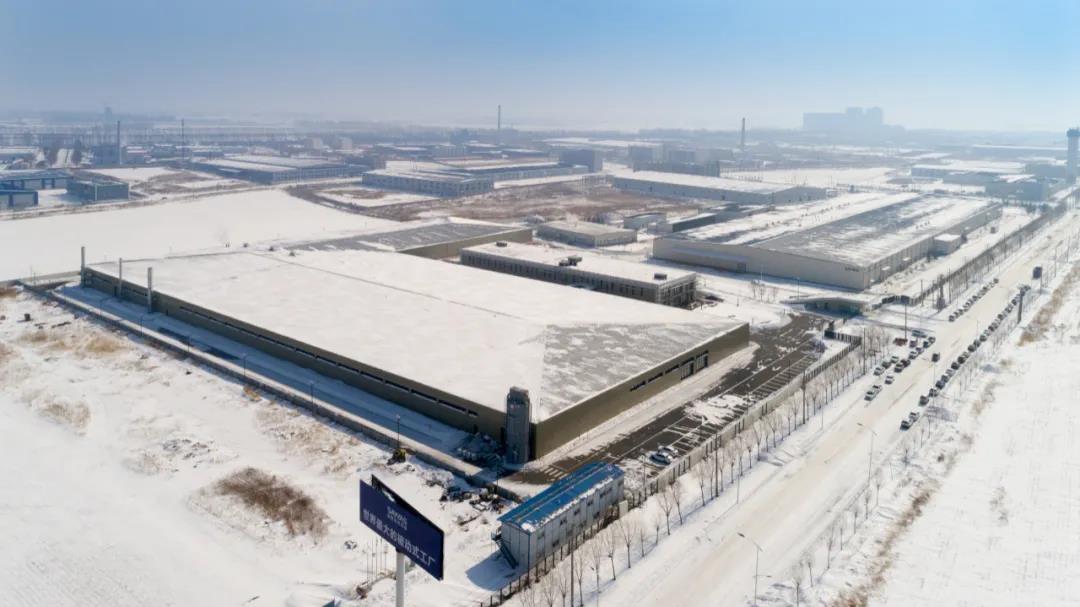 暴雪中的世界最大被动式工厂